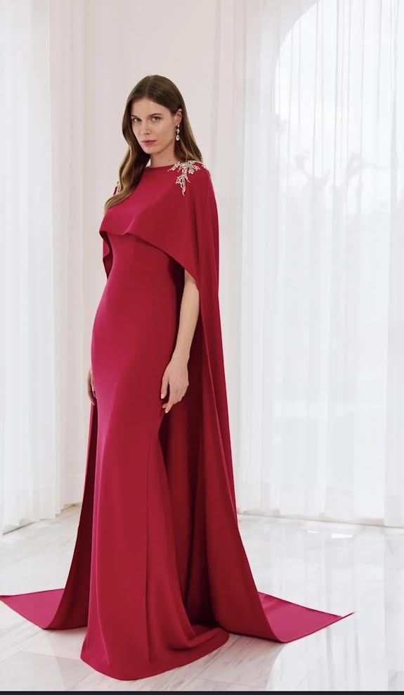 Vestido Victoria - Elegancia Real con Capa