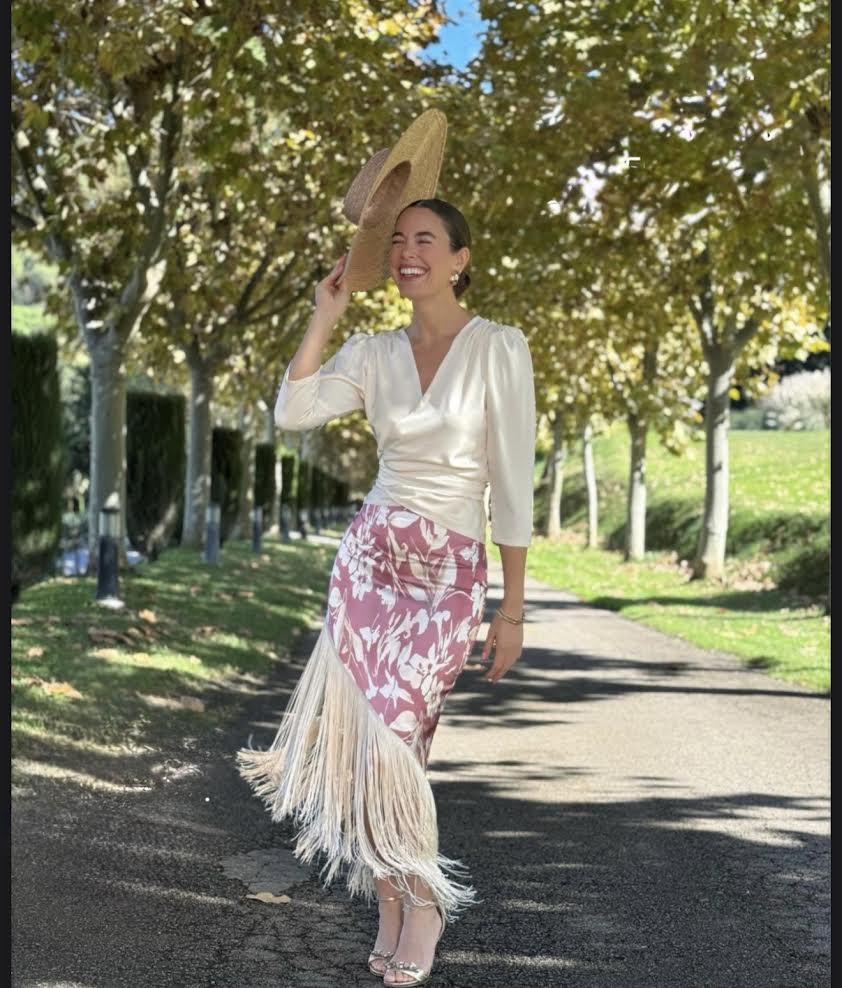 Vestido Midi Triana - Estampado Floral y Movimiento con Flecos